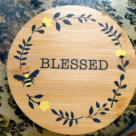 🍓2/$10🍓OR🫐5/$25🫐‼️ Wooden round 🐝 Blessed base display piece trivet - Picture 1 of 2
